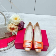 Roger Vivier flat shoes